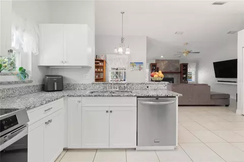 Kitchen - 5910 Bella Rd, Parrish, FL 34219 photo 3 of 4
