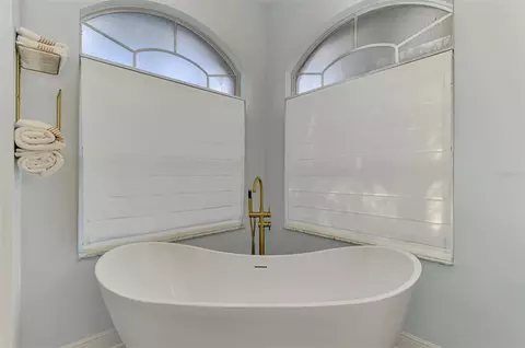Bath - 5106 76th St E, Bradenton, FL 34203 photo 5 of 9