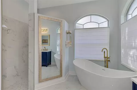Bath - 5106 76th St E, Bradenton, FL 34203 photo 2 of 9