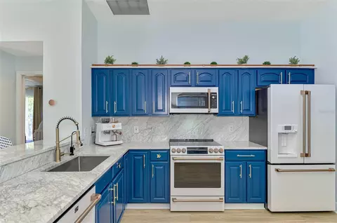 Kitchen - 5106 76th St E, Bradenton, FL 34203 photo 3 of 7