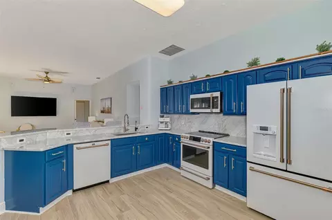Kitchen - 5106 76th St E, Bradenton, FL 34203 photo 6 of 7