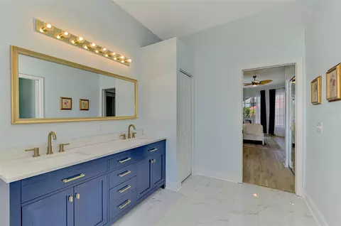 Bath - 5106 76th St E, Bradenton, FL 34203 photo 4 of 9