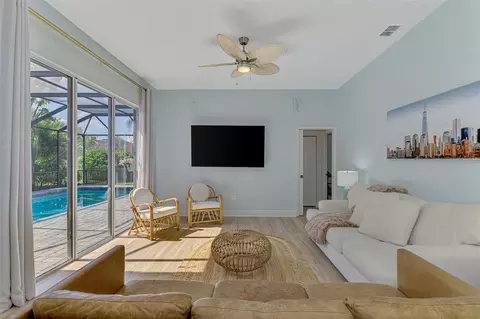 Living - 5106 76th St E, Bradenton, FL 34203 photo 2 of 5