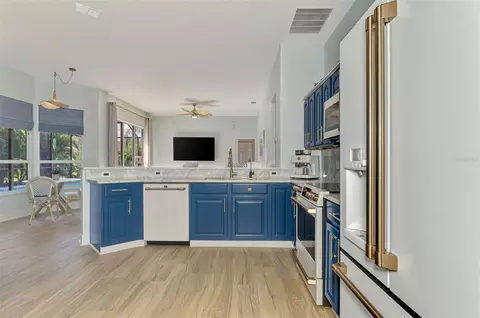 Kitchen - 5106 76th St E, Bradenton, FL 34203 photo 4 of 7