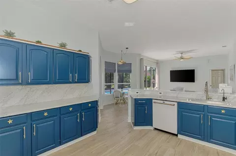 Kitchen - 5106 76th St E, Bradenton, FL 34203 photo 5 of 7