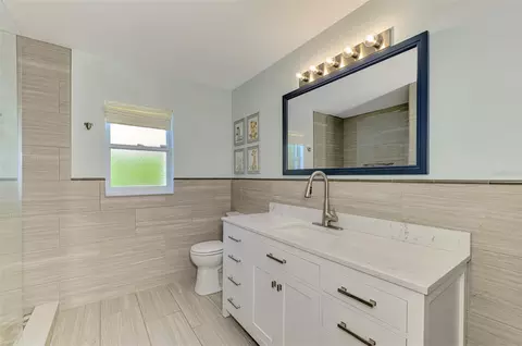 Bath - 5106 76th St E, Bradenton, FL 34203 photo 6 of 9