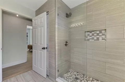 Bath - 5106 76th St E, Bradenton, FL 34203 photo 7 of 9