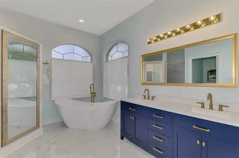 Bath - 5106 76th St E, Bradenton, FL 34203 photo 1 of 9