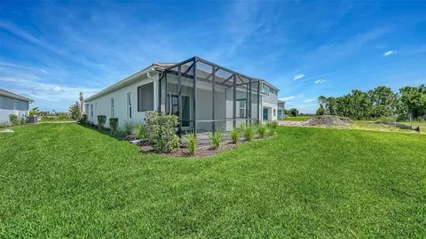 Exterior - 17682 Sylvester Dr, Venice, FL 34293 photo 4 of 5