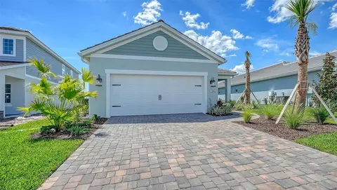 Exterior - 17682 Sylvester Dr, Venice, FL 34293 photo 2 of 5