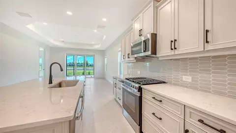 Kitchen - 17682 Sylvester Dr, Venice, FL 34293 photo 4 of 5