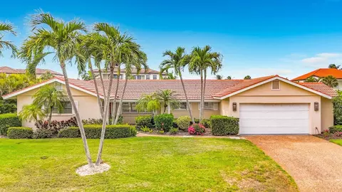 581 Yardarm Ln, Longboat Key, FL 34228