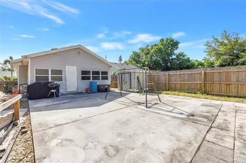 Exterior - 3012 17th St E, Bradenton, FL 34208 photo 8 of 17