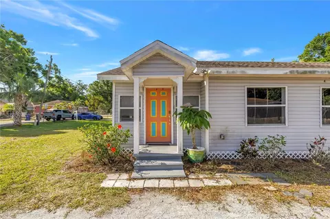 Exterior - 3012 17th St E, Bradenton, FL 34208 photo 4 of 17