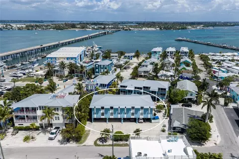 205 Highland Ave #2, Bradenton Beach, FL 34217