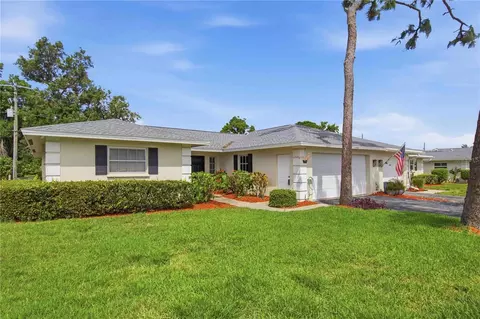 7354 W Country Club Dr N, Sarasota, FL 34243