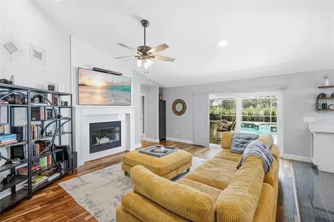 Living - 10810 Sailbrooke Dr, Riverview, FL 33579 photo 1 of 2