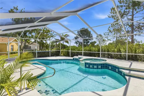 Exterior - 10810 Sailbrooke Dr, Riverview, FL 33579 photo 6 of 14