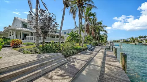 476 Meadow Lark Dr, Sarasota, FL 34236