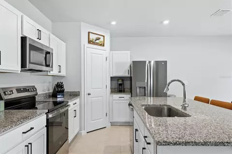 Kitchen - 806 170th Ct E, Bradenton, FL 34212 photo 2 of 2