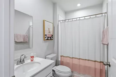 Bath - 806 170th Ct E, Bradenton, FL 34212 photo 2 of 2