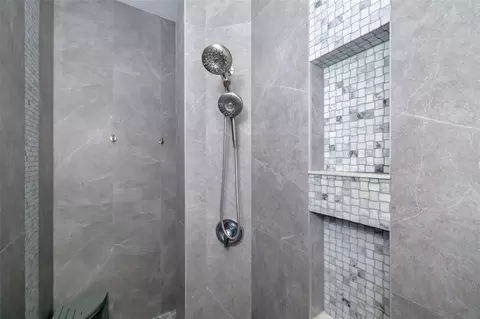 Bath - 5237 97th St E, Bradenton, FL 34211 photo 3 of 4