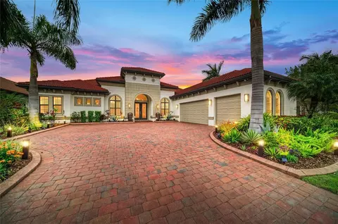 296 Maraviya Blvd, Nokomis, FL 34275