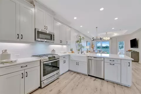 Kitchen - 18173 Cherished Loop, Bradenton, FL 34211 photo 4 of 11
