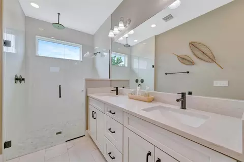 Bath - 18173 Cherished Loop, Bradenton, FL 34211 photo 7 of 9
