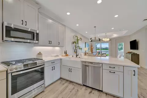 Kitchen - 18173 Cherished Loop, Bradenton, FL 34211 photo 7 of 11