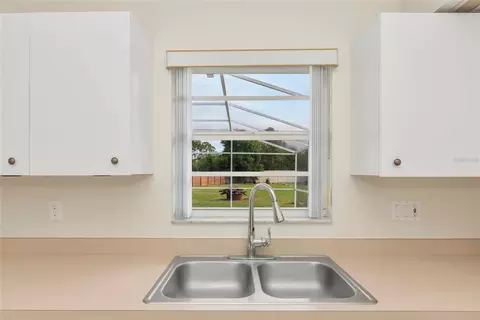 Kitchen - 5615 18th Ave E, Bradenton, FL 34208 photo 4 of 5
