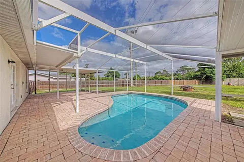 Exterior - 5615 18th Ave E, Bradenton, FL 34208 photo 6 of 19