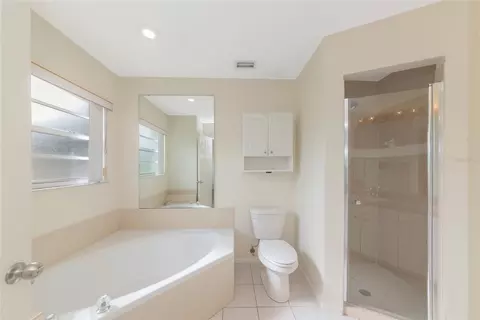 Bath - 5615 18th Ave E, Bradenton, FL 34208 photo 2 of 5