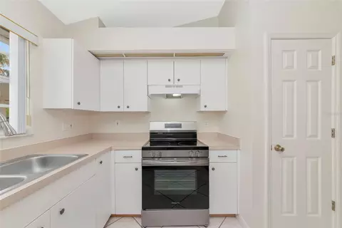 Kitchen - 5615 18th Ave E, Bradenton, FL 34208 photo 5 of 5