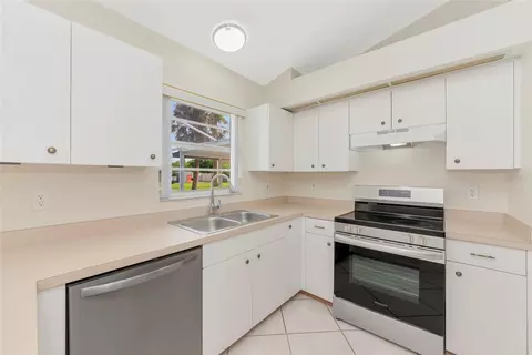 Kitchen - 5615 18th Ave E, Bradenton, FL 34208 photo 1 of 5