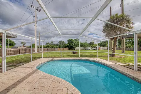 Exterior - 5615 18th Ave E, Bradenton, FL 34208 photo 7 of 19
