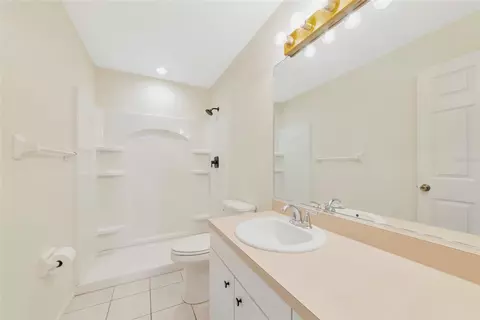Bath - 5615 18th Ave E, Bradenton, FL 34208 photo 5 of 5