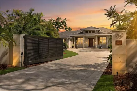 1705 Wisconsin Ln, Sarasota, FL 34239