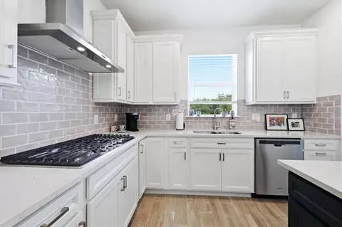 Kitchen - 8706 Ocean Tides Cv, Parrish, FL 34219 photo 4 of 4