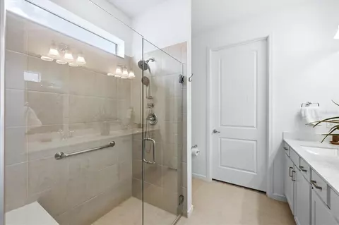 Bath - 8706 Ocean Tides Cv, Parrish, FL 34219 photo 1 of 3