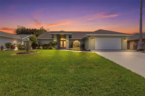Exterior - 5207 86th Street Ct W, Bradenton, FL 34210 photo 2 of 9