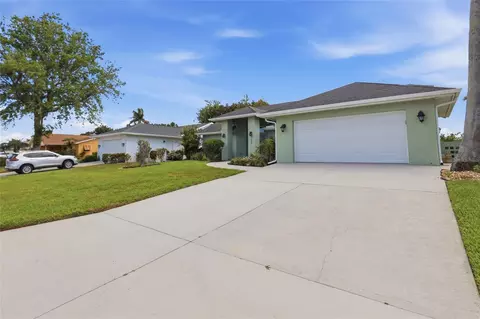 Exterior - 5207 86th Street Ct W, Bradenton, FL 34210 photo 3 of 9