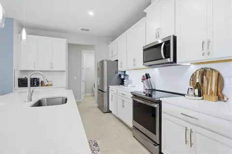 Kitchen - 11249 Boundless Ter, Venice, FL 34293 photo 4 of 6