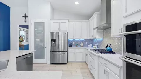 Kitchen - 12815 Rainwashed Loop, Parrish, FL 34219 photo 3 of 4