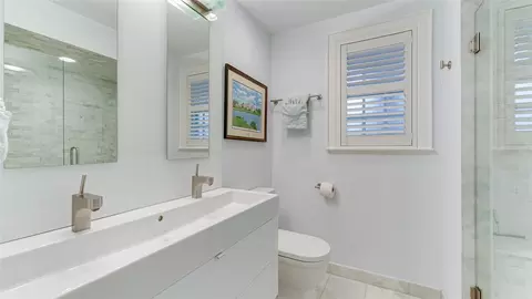Bath - 51 Macewen Dr #5, Osprey, FL 34229 photo 1 of 3