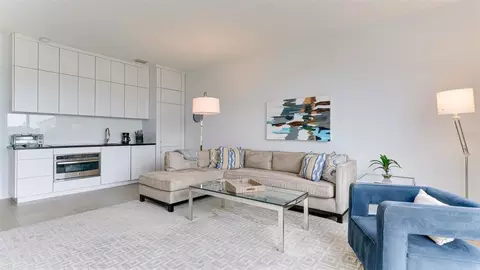 Living - 51 Macewen Dr #5, Osprey, FL 34229 photo 3 of 3