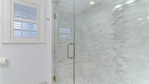 Bath - 51 Macewen Dr #5, Osprey, FL 34229 photo 2 of 3