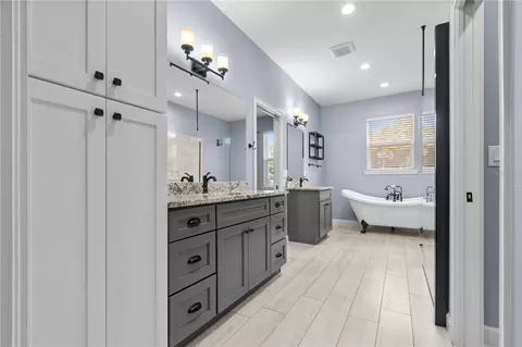 Bath - 14805 Us-301 N, Parrish, FL 34219 photo 5 of 9
