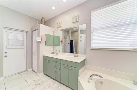 Bath - 12010 69th St E, Parrish, FL 34219 photo 1 of 5