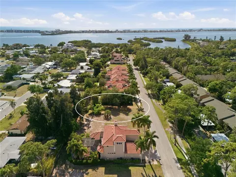 1740 Assisi Dr, Sarasota, FL 34231